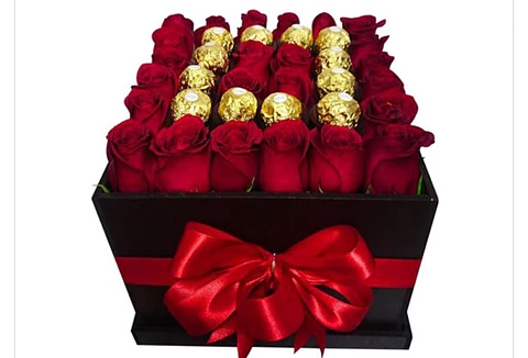 Caja de Rosas y Chocolate