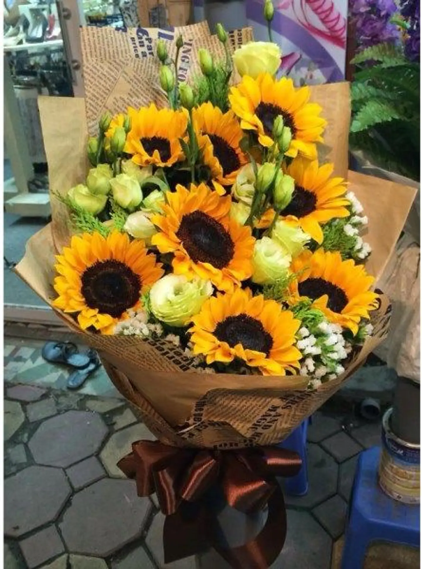 Ramo de Girasoles con Lisantus 1