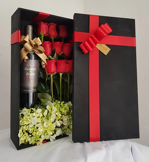 Caja de Rosas y Vino