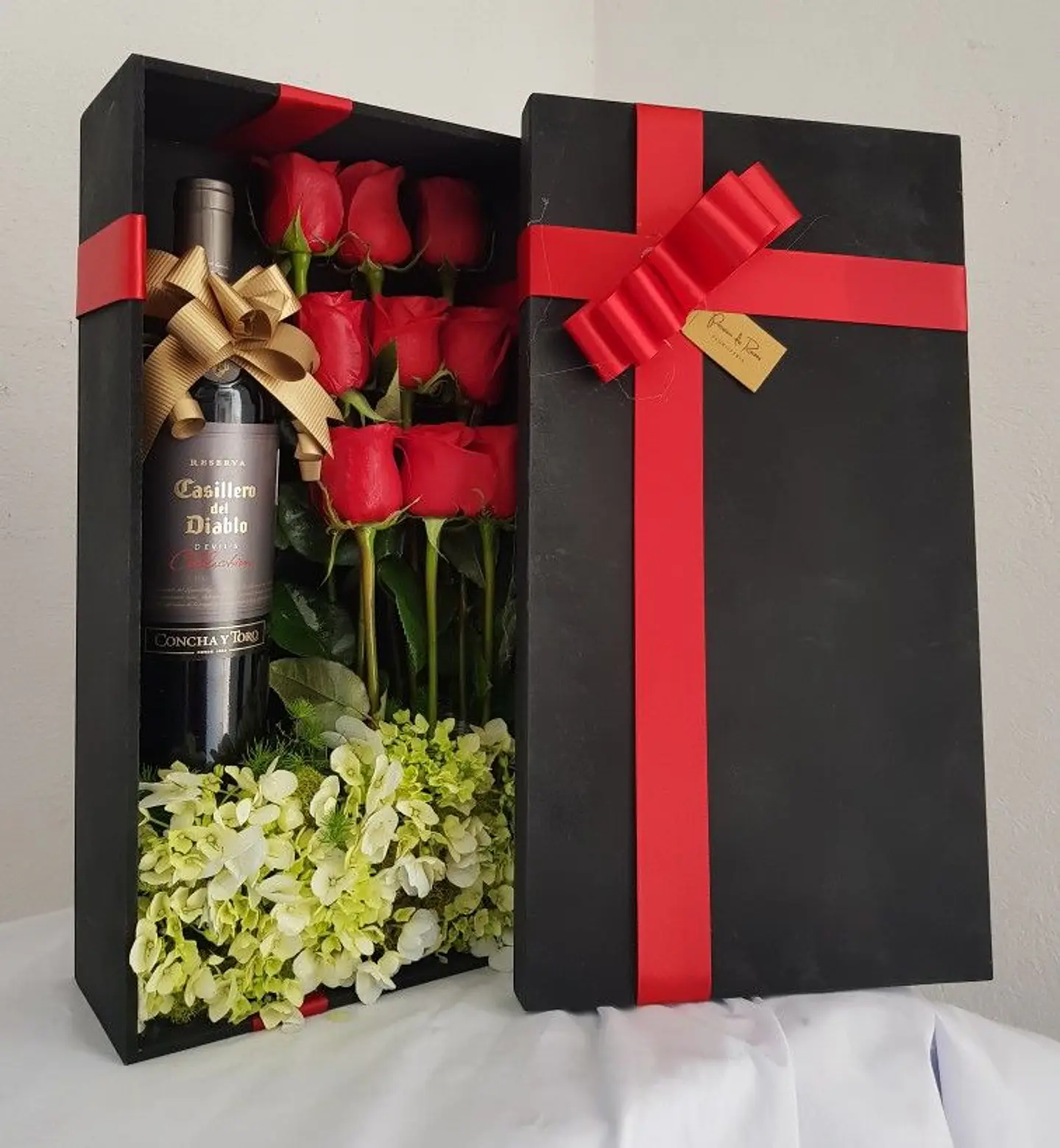 Caja de Rosas y Vino 1