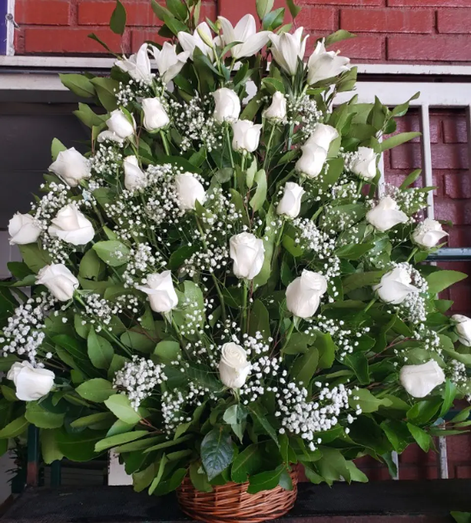Arrimo de 25 Rosas y Lilium 1