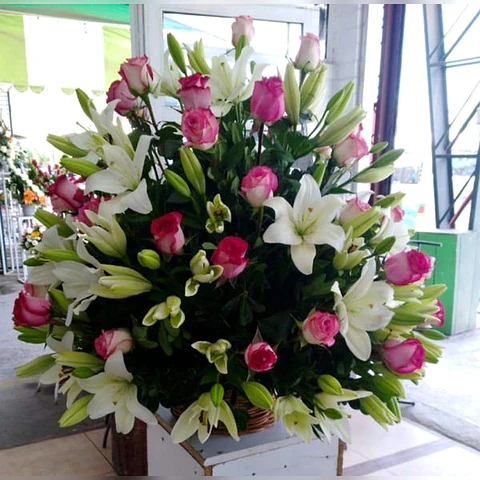 Arrimo de Lilium y Rosas
