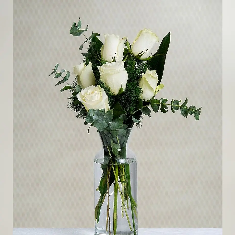 Florero 6 Rosas Blancas 1