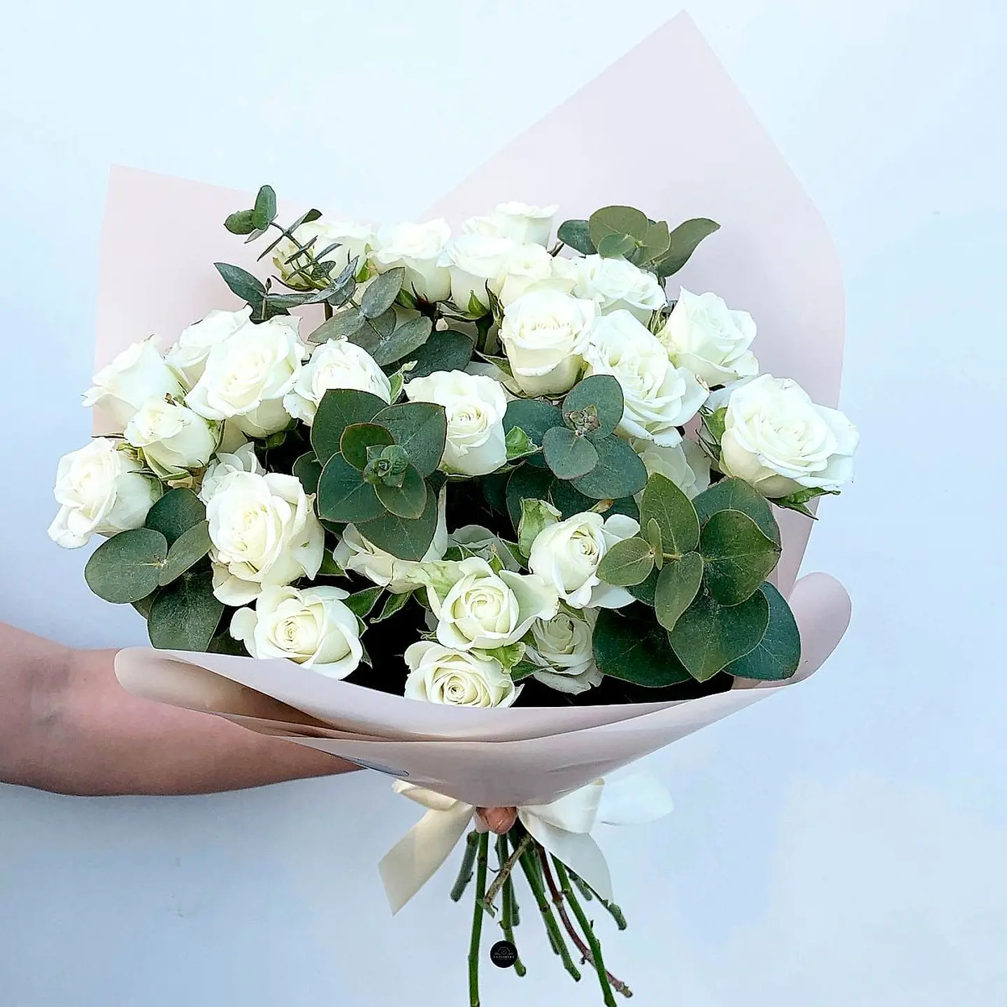 Ramo de Mini Rosas Blancas 1