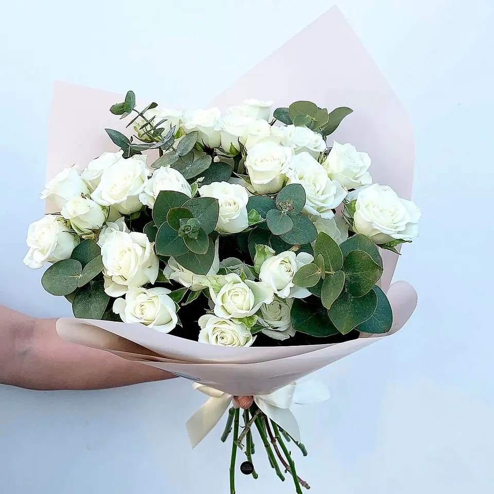 Ramo de Mini Rosas Blancas 1
