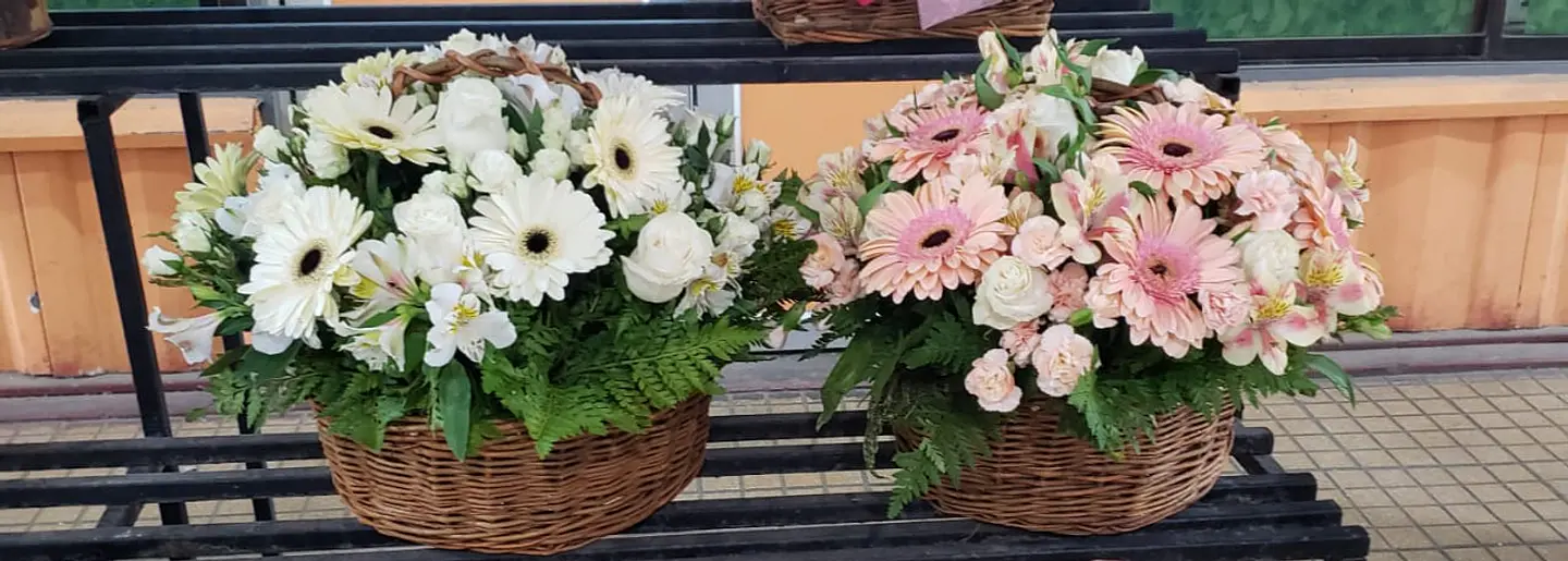 Canasto de Rosas y Gerberas 1
