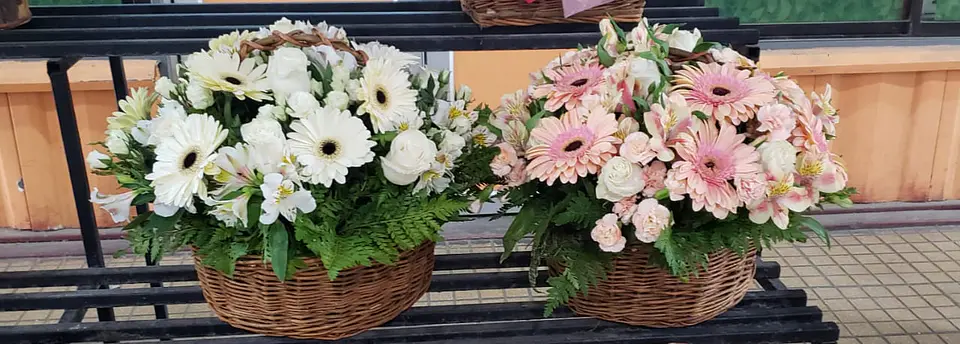 Canasto de Rosas y Gerberas 1