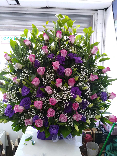 Arrimo de Rosas y Lishantus