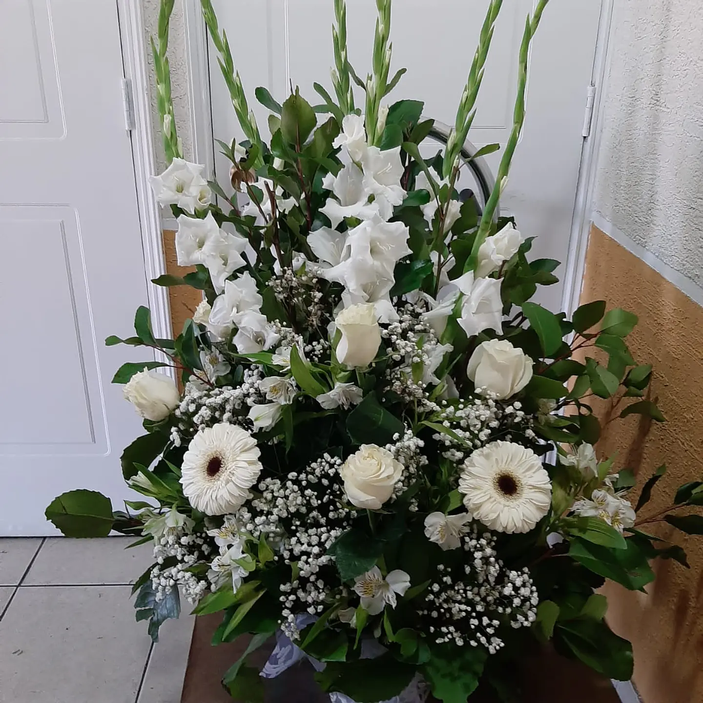 Arrimo Rosas Gerberas gladiolos 1