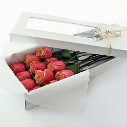 Caja Rústica 12 Rosas | Envía Amor Duradero