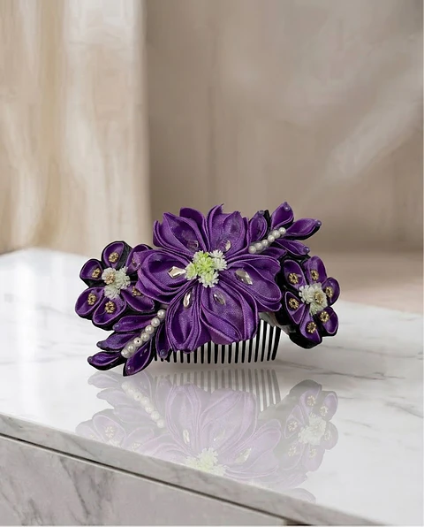 Tocado de Cueca "Majestad Morada": Peineta Floral con Perlas y Cristales