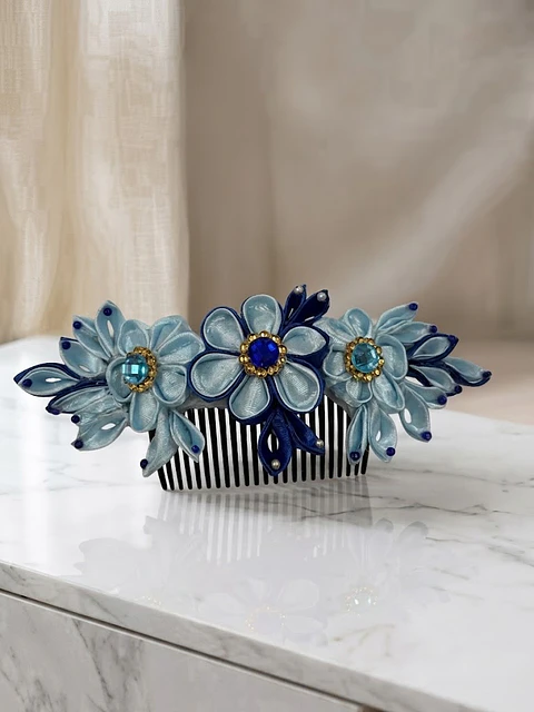 Tocado de Cueca "Celeste Celestial": Peineta Floral en Tonos Azules con Cristales