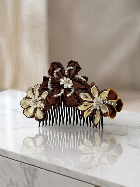 Tocado de Cueca "Elegancia Terracota": Peineta Floral en Tonos Marrón y Crema con Perlas