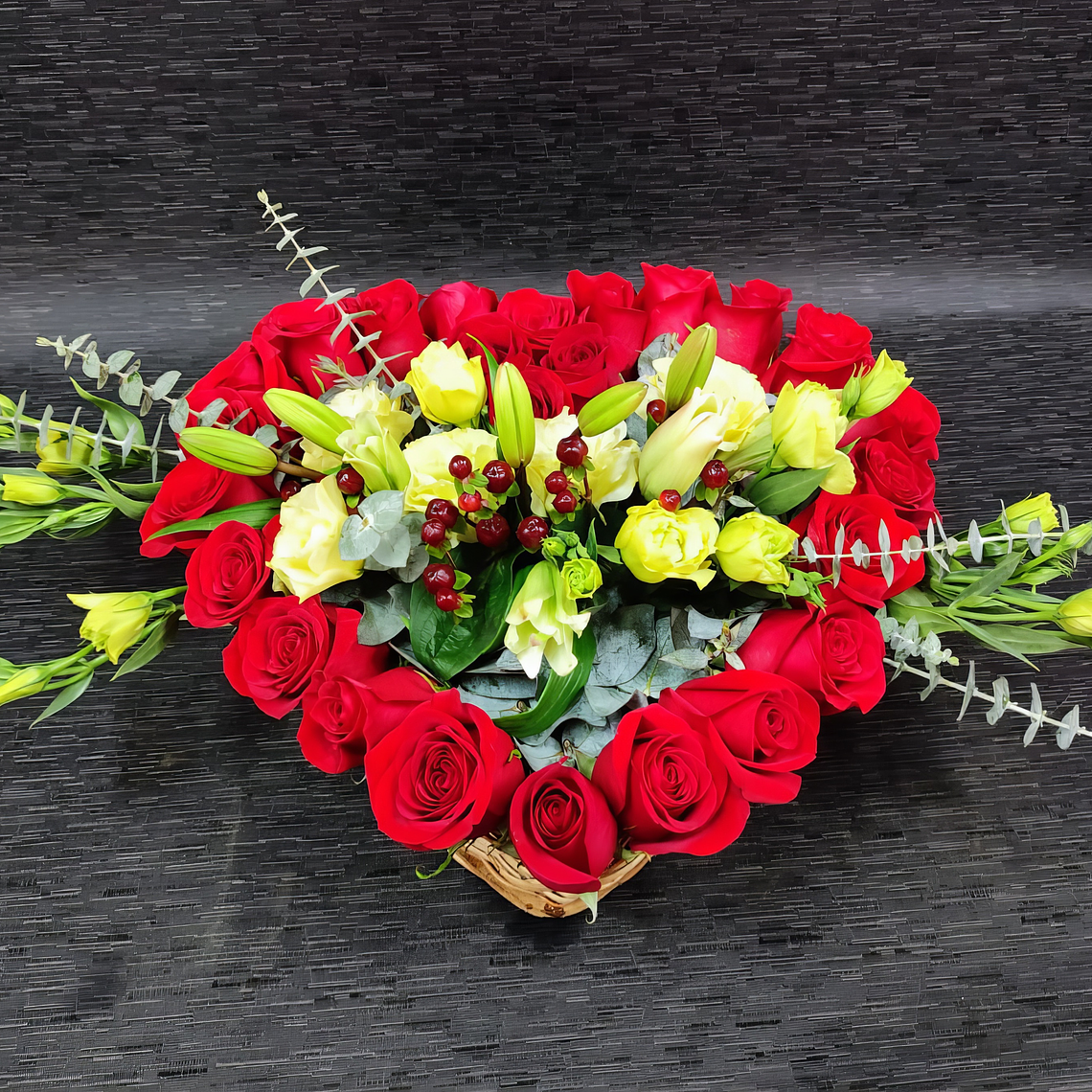 Corazón fúnebre con Rosas y Liliums 2