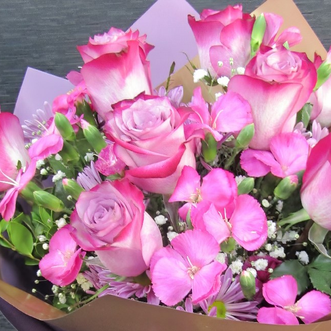 Ramo de 12 Rosas y Solomio 2