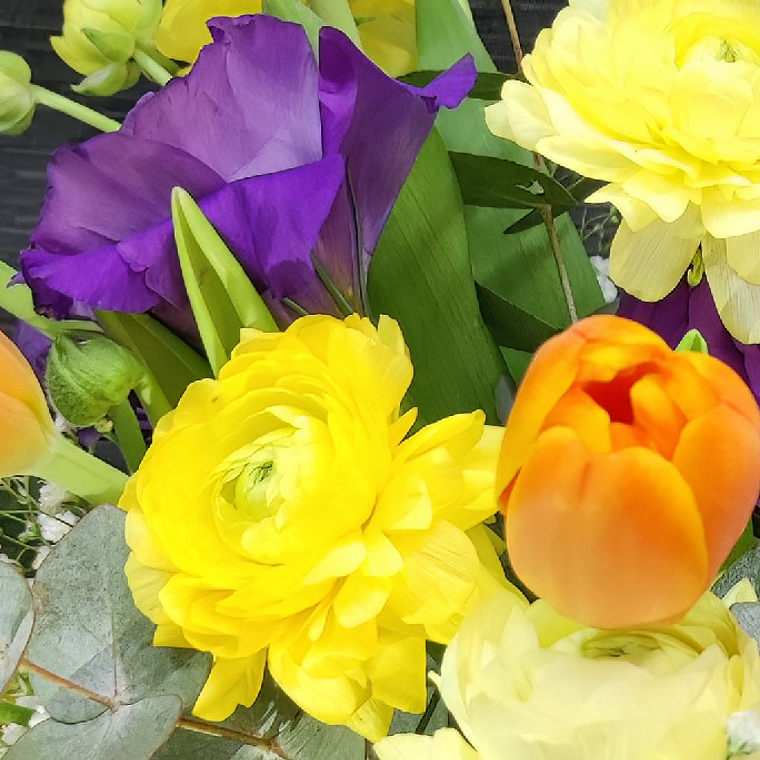 Arreglo Floral Tulipanes y Lisianthus – Alegría Vibrante 2