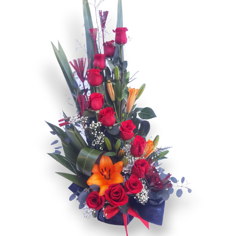 Arreglo Floral de Rosas Rojas y Lirios Naranjas 1