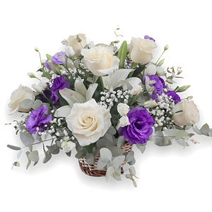 Canasta Condolencias Rosas y Lisianthus Morados
