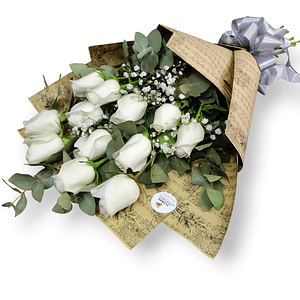 Ramo de 12 Rosas Blancas con Gipsofilia – Pureza y Paz