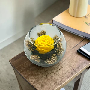 Rosa Eterna Amarilla en Esfera de Cristal 