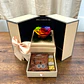 Rosa Eterna Multicolor – Incluye Chocolates y Foto  - thumbnail 1