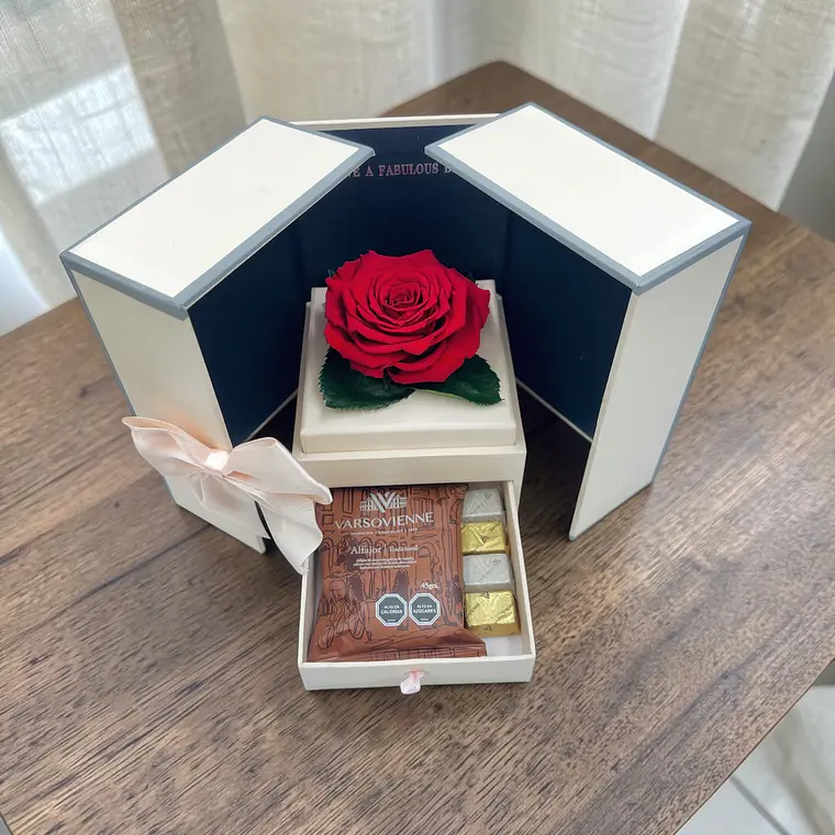 Rosa Eterna Roja – Chocolates y Foto 1