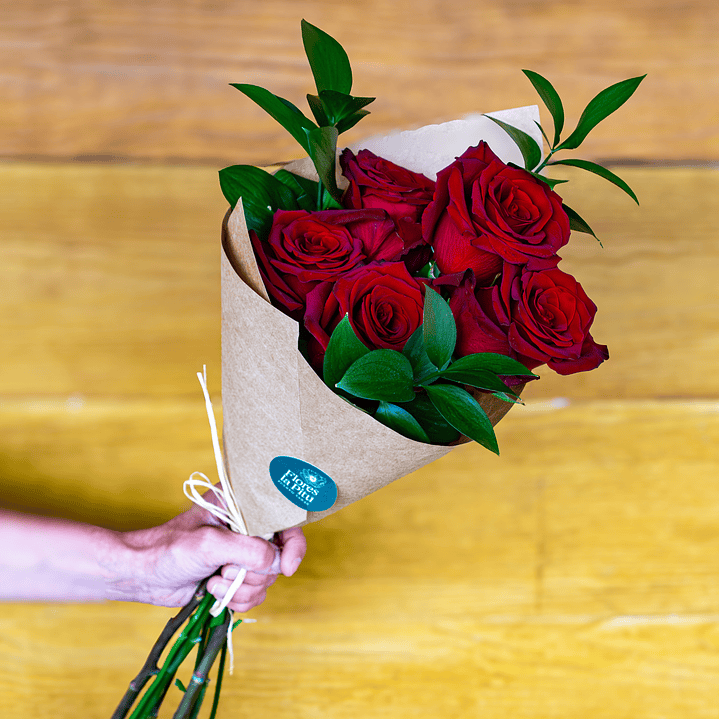 Ramo de Rosas Rojas Pequeño 1