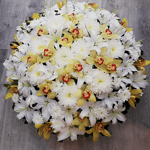 Coroa de Flores Brancas e Amarelas