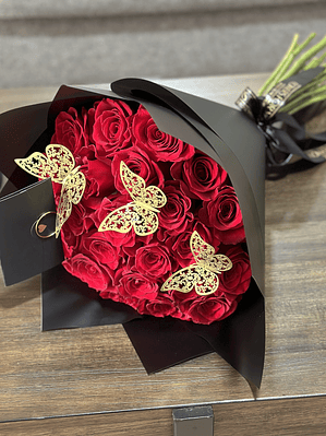 Ramo 24 rosas con mariposas