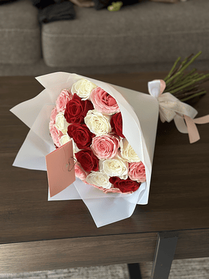 Ramo 24 rosas mixto
