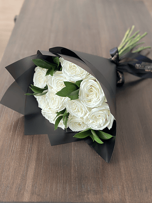Ramo de 10 rosas blancas
