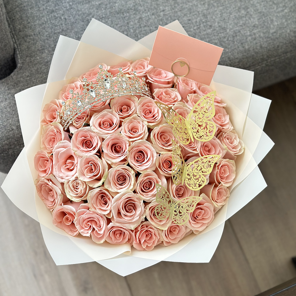 Ramo 50 rosas con corona