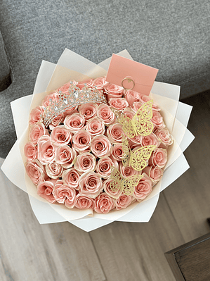 Ramo 50 rosas con corona