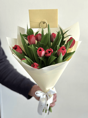 Ramo 10 Tulipanes rojos