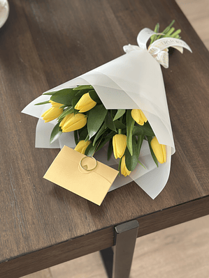 Ramo 10 tulipanes amarillos