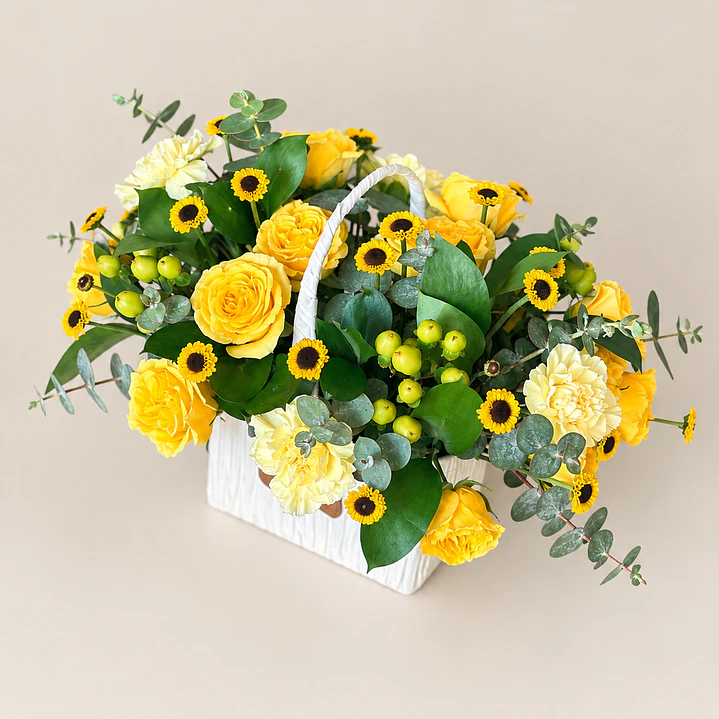 Canasta de flores amarillas  2