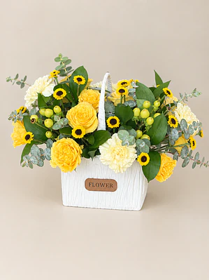 Canasta de flores amarillas 