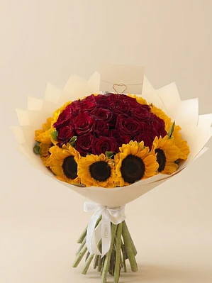 Ramo de rosas con girasoles 