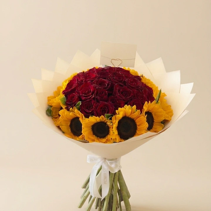 Ramo de rosas con girasoles  1
