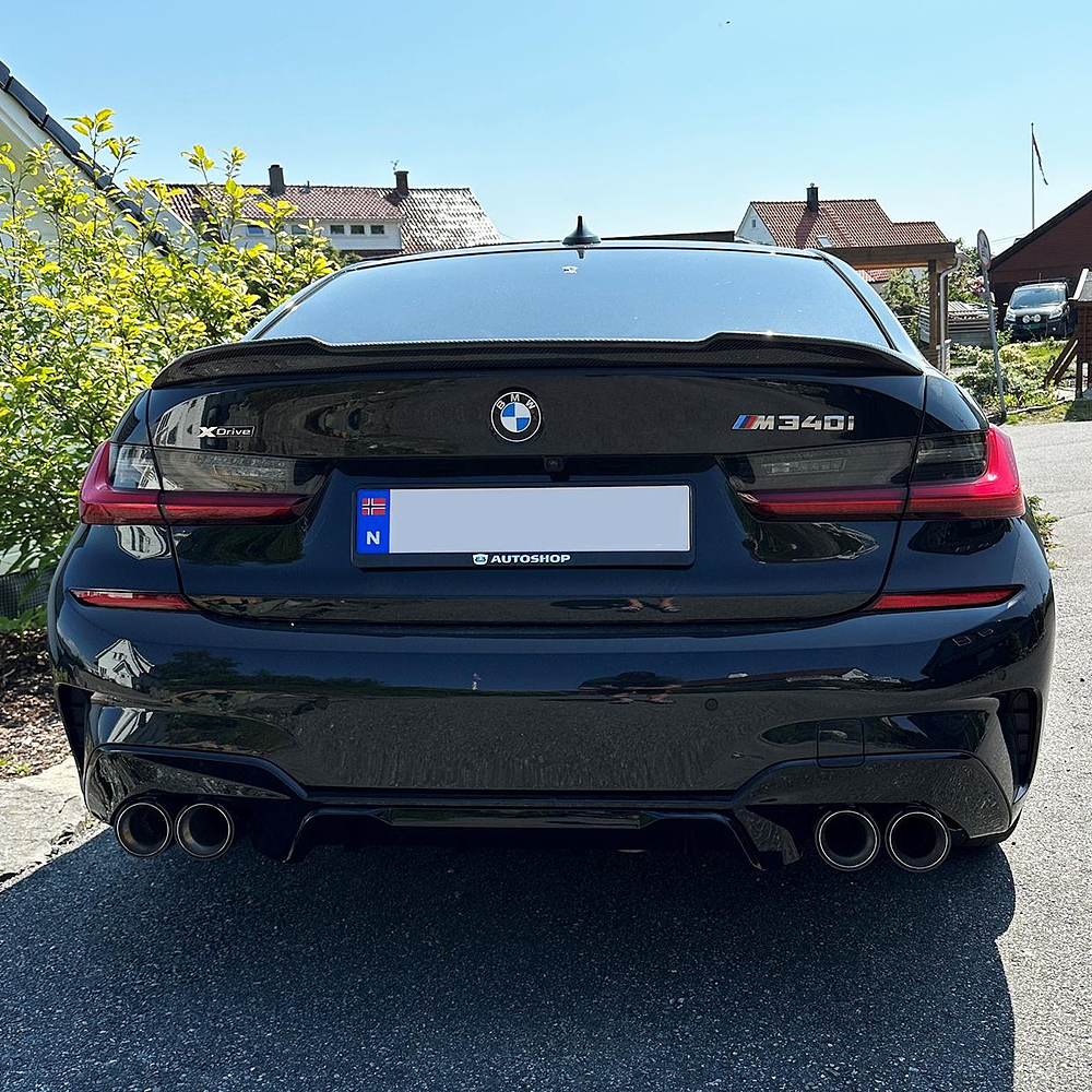 Aero Carbon Kit – BMW Serie 3 G20 LCI (320i / 330i) | Parrilla + Spoiler + Tapas espejo Dry Carbon 3