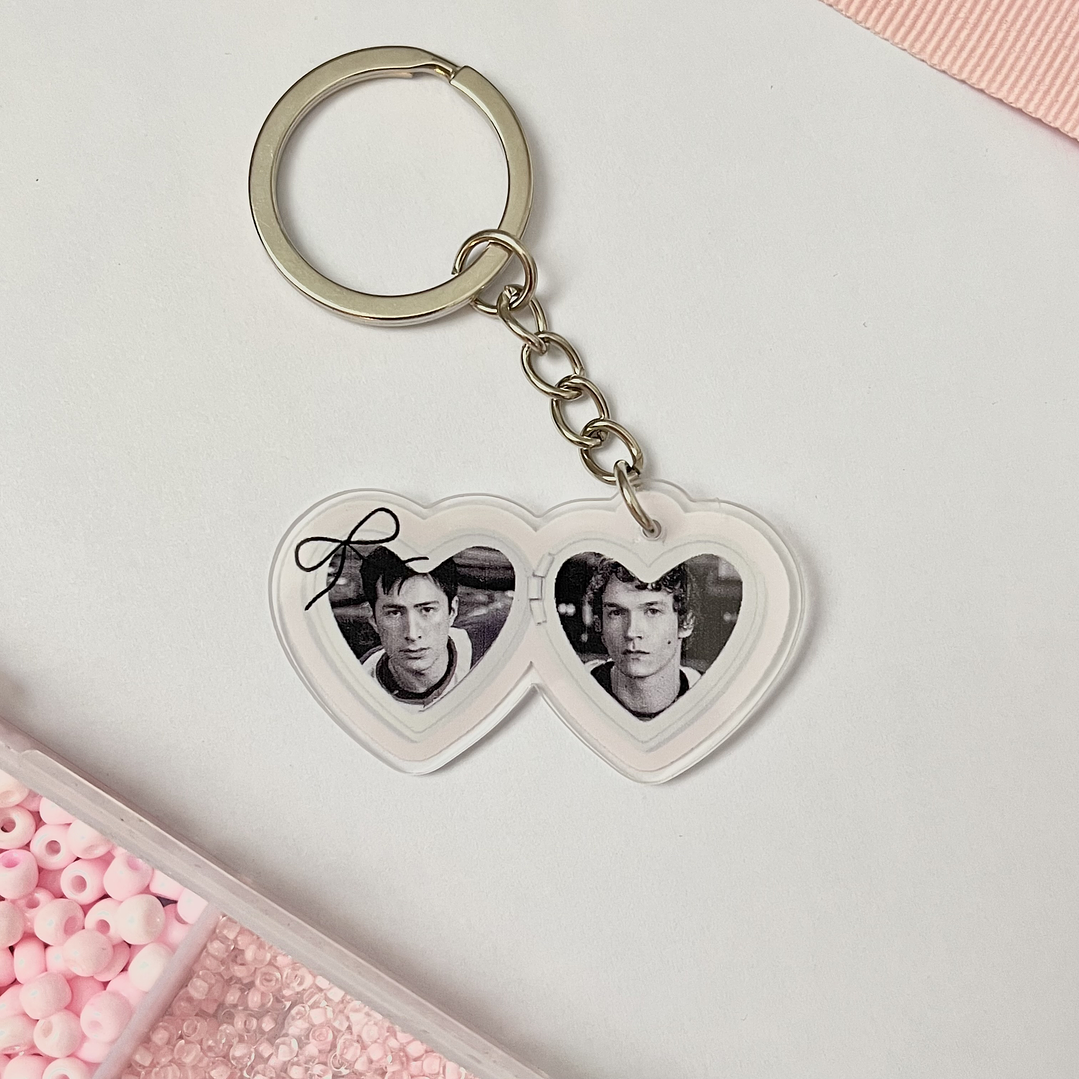 Hollanov Heated Rivalry - Llavero acrílico 1