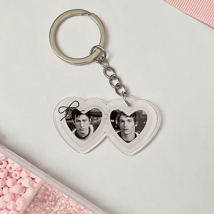 Hollanov Heated Rivalry - Llavero acrílico 1