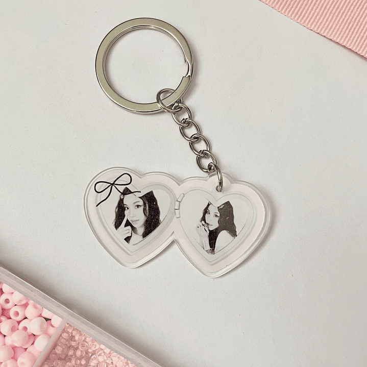 Chaeyoung Twice  - Llavero acrílico tipo relicario 1