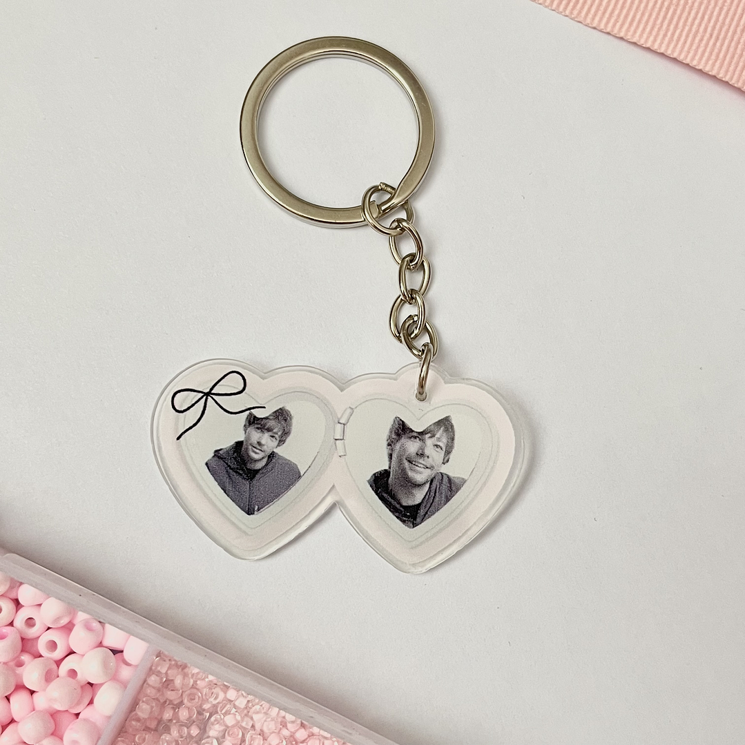 Louis Tomlinson  - Llavero acrílico tipo relicario 1