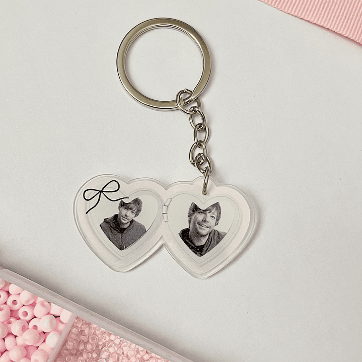 Louis Tomlinson  - Llavero acrílico tipo relicario 1