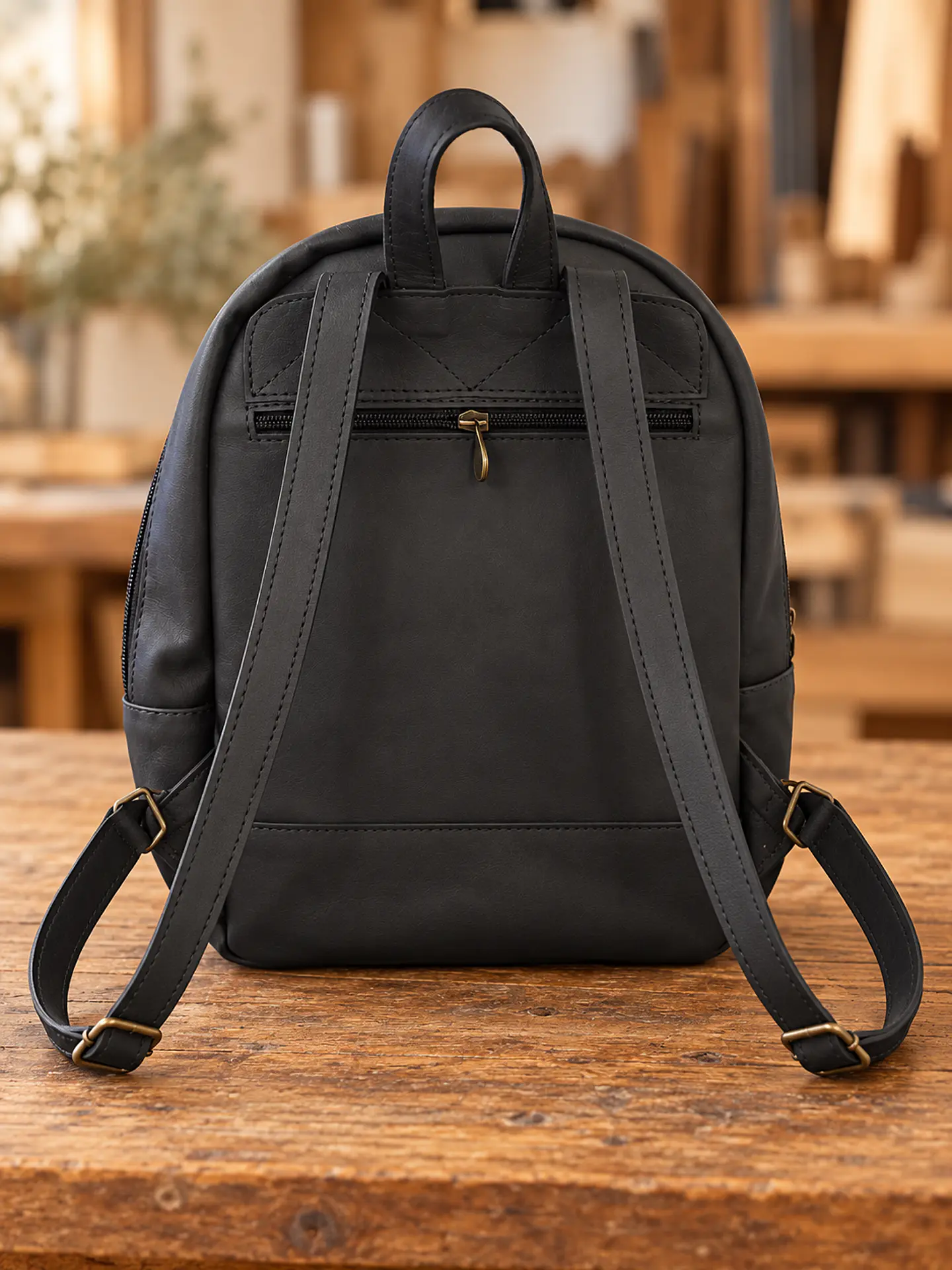 Mochila Isis de cuero 2