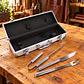 Deluxe BBQ Set de Asado de 3 Piezas en Caja Metálica - Miniatura 1