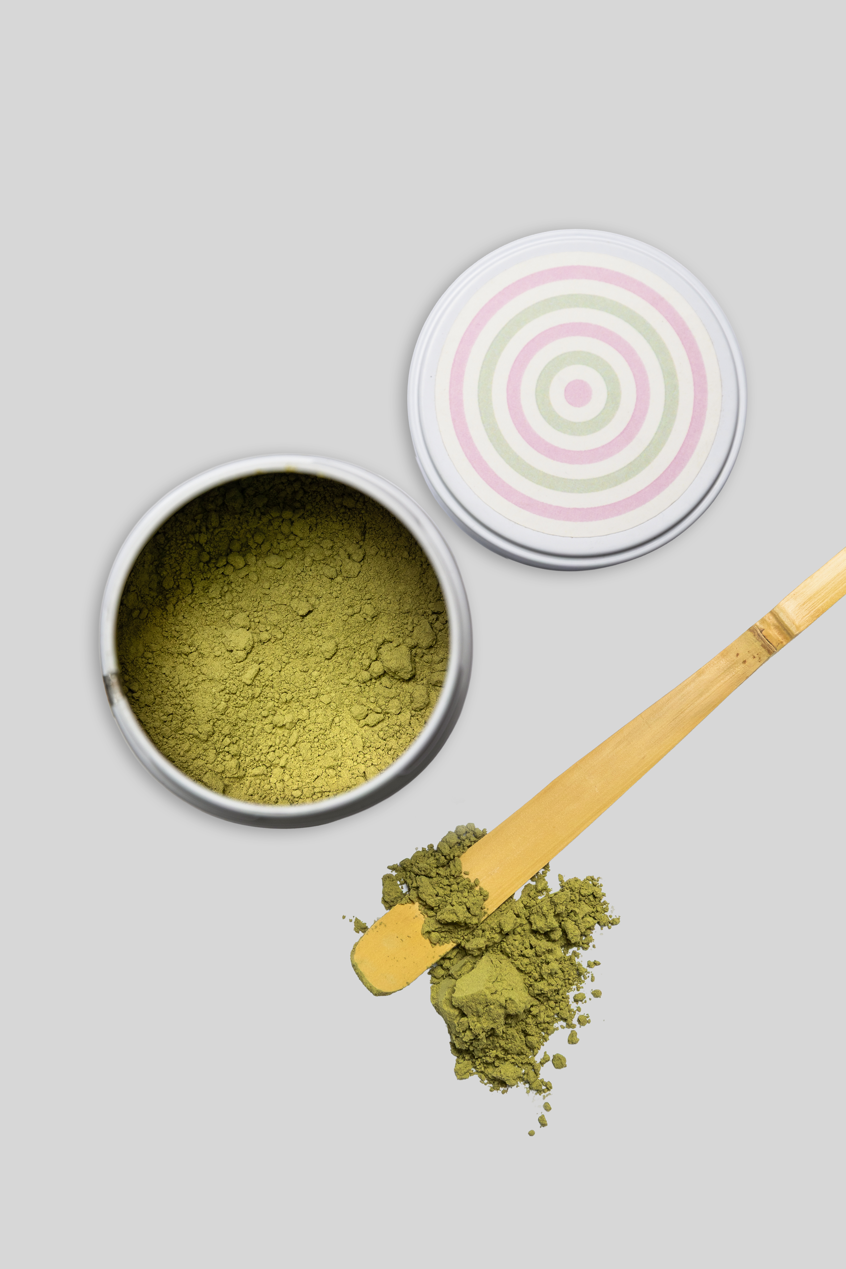 Šaukštelis su matcha milteliais