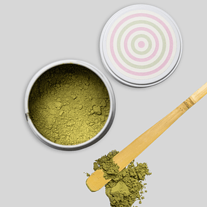 Šaukštelis su matcha milteliais