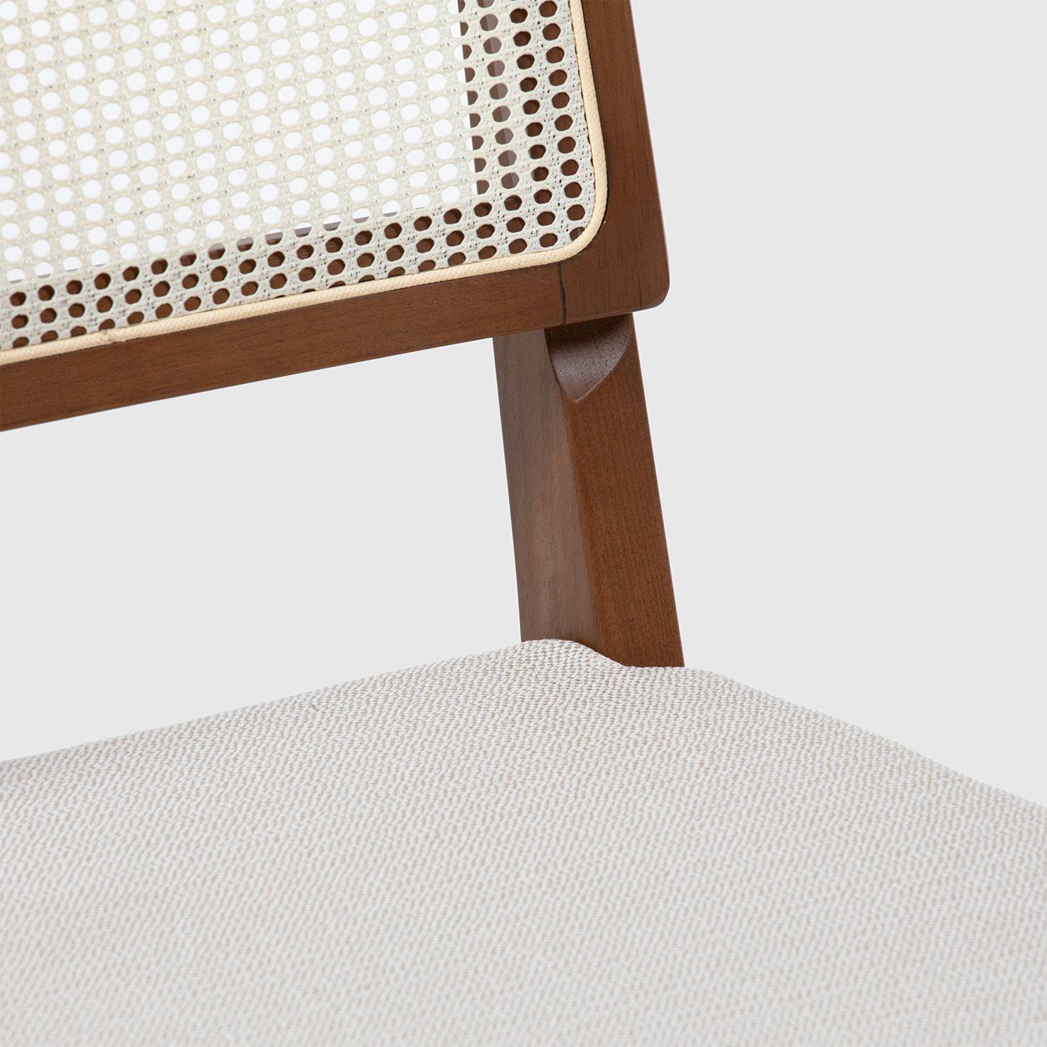 Comedor Addar 1.35 Canela + 4 Sillas Saga Beige l02 9